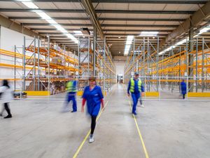 Permintaan Gudang Industri Tinggi, Tanda Ekonomi Mulai Ngebut Lagi? Permintaan Gudang Industri Tinggi, Tanda Ekonomi Mulai Ngebut Lagi?