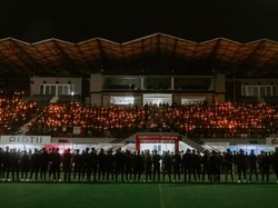 Suporter Arema-Bali United Doa Bersama untuk Korban Tragedi Kanjuruhan