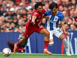 Gary Neville: Alexander-Arnold Bisa Selevel Cafu Asal...