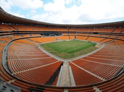 Berikutnya, diposisi ke-5 ada Stadion FNB (First National Bank) yang berlokasi di Johannesburg, Afrika Selatan. Stadion ini mempu menampung penonton sebanyak 94.736 kursi lho.