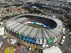 Stadion Aztec di Meksiko menempati posisi ke-8 sebagai stadion terbesar dunia. Stadion ini memiliki kapasitas penonton sebanyak 87,523 kursi. Stadion ini pernah dipakai untuk babak final Piala Dunia 1970 dan 1986.