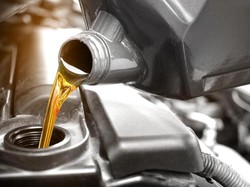 Kiat Cermat Pilih Oli Agar Mesin Mobil Bekerja Optimal & Tahan Lama