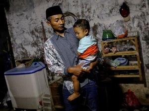 Cerita Pilu Tragedi Kanjuruhan, Petani Kehilangan Istri dan Dua Putri Cerita Pilu Tragedi Kanjuruhan, Petani Kehilangan Istri dan Dua Putri