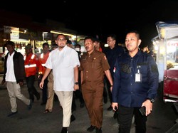 Andre Rosiade Bantu Urai Kemacetan di Pasar Padang Lua