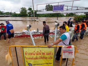 Bangkok Dilanda Banjir Akibat Sungai Ping Meluap Bangkok Dilanda Banjir Akibat Sungai Ping Meluap