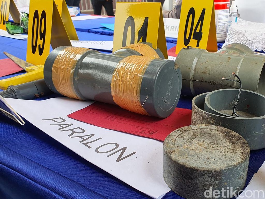 Sering Di-bully Bikin Pria di Riau Rakit dan Ledakkan Bom Sering Di-bully Bikin Pria di Riau Rakit dan Ledakkan Bom
