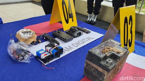 Penampakan Barang Bukti Peledak yang Disita dari Bomber di Inhu
