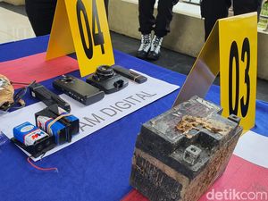 Penampakan Barang Bukti Peledak yang Disita dari Bomber di Inhu Penampakan Barang Bukti Peledak yang Disita dari Bomber di Inhu