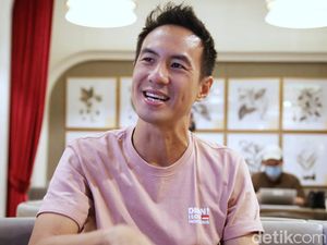 Heboh Daniel Mananta Temui Ustaz Felix Siauw Usai Ikut Pengajian UAS Heboh Daniel Mananta Temui Ustaz Felix Siauw Usai Ikut Pengajian UAS