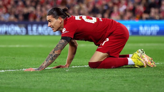 LIVERPOOL, ENGLAND - OCTOBER 04: Darwin Nunez of Liverpool reacts after a missed chance during the UEFA Champions League group A match between Liverpool FC and Rangers FC at Anfield on October 04, 2022 in Liverpool, England. (Photo by Clive Brunskill/Getty Images)