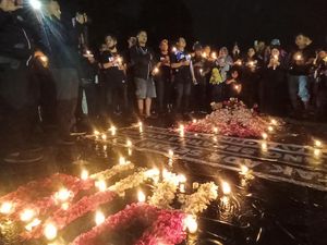 Doa Bersama-Tabur Bunga untuk Korban Tragedi Kanjuruhan di Tabanan
