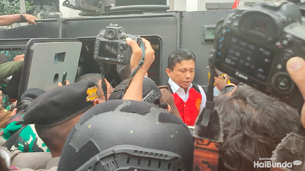 Penampakan Ferdy Sambo Cs Usai Diserahkan ke Jaksa Penampakan Ferdy Sambo Cs Usai Diserahkan ke Jaksa