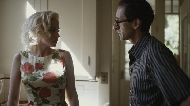 Film Blonde (2022) Blonde. L to R: Ana de Armas as Marilyn Monroe & Adrien Brody as The Playwright. Cr. Netflix © 2022