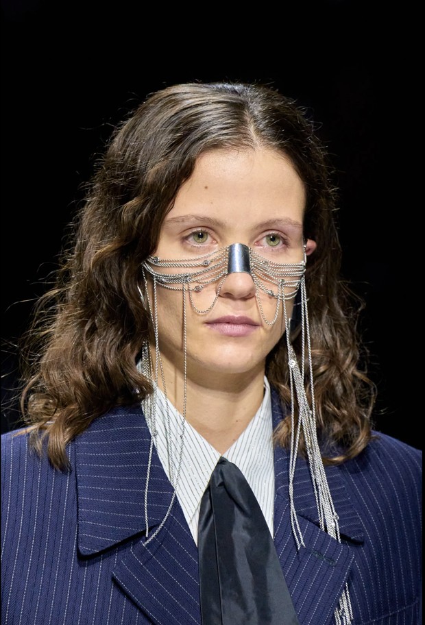 Rambut natural bertekstur di show Gucci/