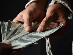 Apakah Fraud dan Korupsi Sama? Ini Penjelasan dan Pencegahannya