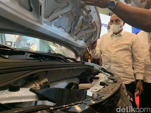 Gubsu Edy Rahmayadi Naksir Mobil Listrik di GIIAS Medan 2022 Gubsu Edy Rahmayadi Naksir Mobil Listrik di GIIAS Medan 2022