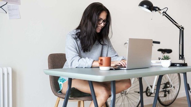 Ilustrasi menyebarkan info melalui media sosial/Foto: id.pinterest.com/WildMind Creative Sebarkan video atau artikel yang berkaitan dengan Breast Cancer Awarness melalui media sosial yang kamu punya/Foto: id.pinterest.com/WildMind Creative