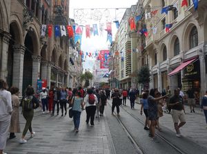 Mata Uang Anjlok, Turki Kebanjiran Turis