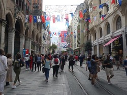 Mata Uang Anjlok, Turki Kebanjiran Turis