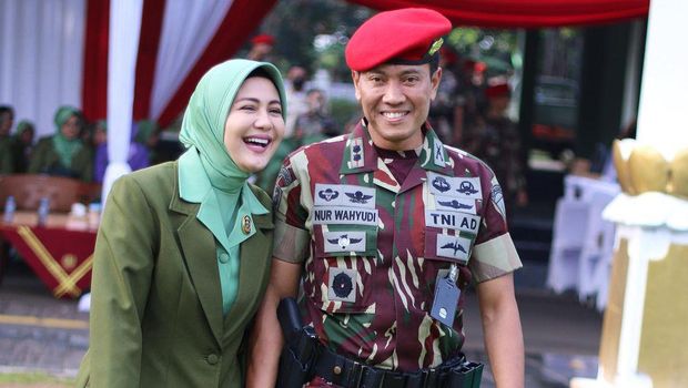 Juliana Moechtar dan suami, Letkol Inf Nur Wahyudi