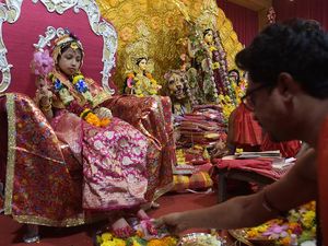 Kala Anak Gadis India Disembah Bak Dewi Durga Kala Anak Gadis India Disembah Bak Dewi Durga