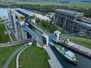 Keren! Ada Lift Khusus Kapal di Jerman Keren! Ada Lift Khusus Kapal di Jerman