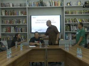 Ketua PSSI Jatim Tinggalkan Forum Diskusi Usai Didesak Mundur Pentolan Bonek