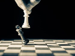 Kompetitor Adalah: Pengertian, Cara Menganalisis, dan Menghadapinya