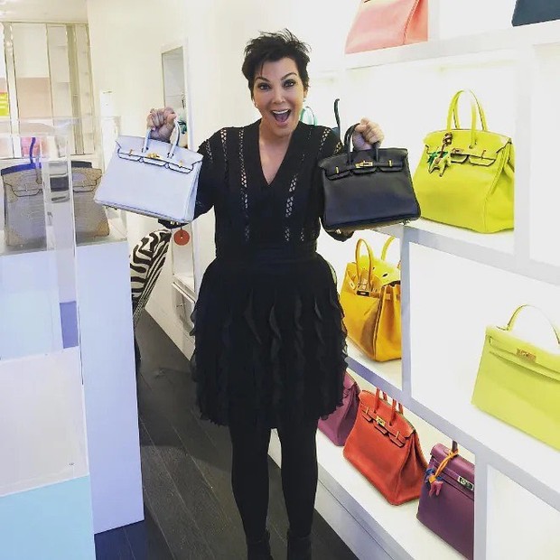 Kris Jenner/Foto : instagram.com/kardashiankloset Kris Jenner memamerkan sejumlah koleksi tas Hermes Birkin