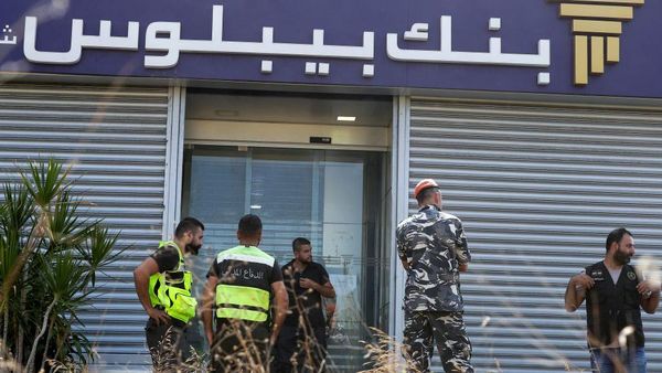 Bank-bank di Lebanon Dijaga Ketat Imbas Krisis Ekonomi