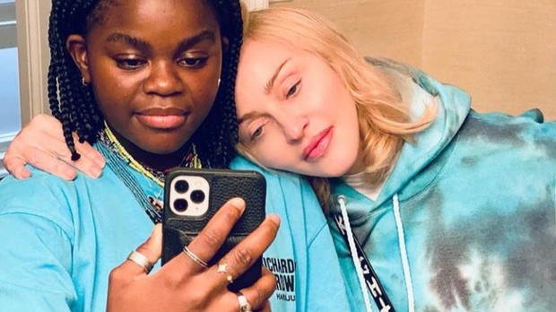 Madonna bersama Mercy/Foto: Instagram.com/madonna Pola asuh anak ala Madonna