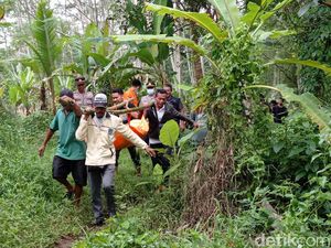 Ada Mayat Berjam Tangan Hitam Tersangkut di Sungai Rajapolah Ada Mayat Berjam Tangan Hitam Tersangkut di Sungai Rajapolah