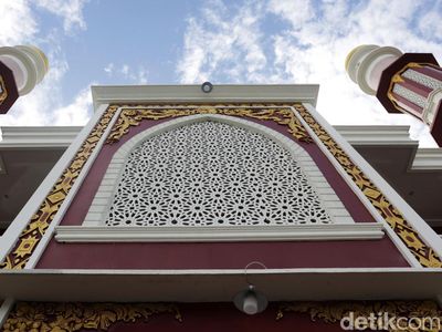 Melihat Masjid Tertua dan Terbesar di Saumlaki