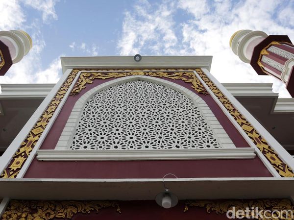 Melihat Masjid Tertua dan Terbesar di Saumlaki