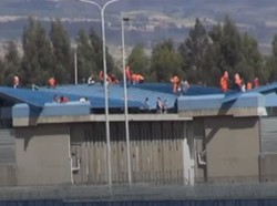 Mencekam, 90 Sipir Penjara Disandera Napi di Ekuador