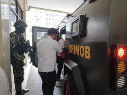 Momen Bharada E hingga Kuat Maruf Tiba di Bareskrim Pakai Rompi Tahanan