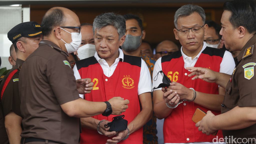 Brigjen Hendra Kurniawan kini berstatus tersangka. Berikut ini runutan nasib Brigjen Hendra, dinonaktifkan, mutasi, hingga tersangka kasus Irjen Ferdy Sambo.