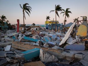 Pantai Ini Hancur Diterjang Badai Ian