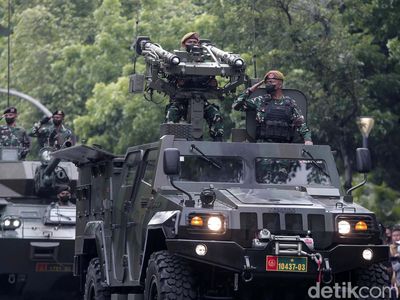 Parade Prajurit dan Alutsista TNI di Depan Istana Merdeka
