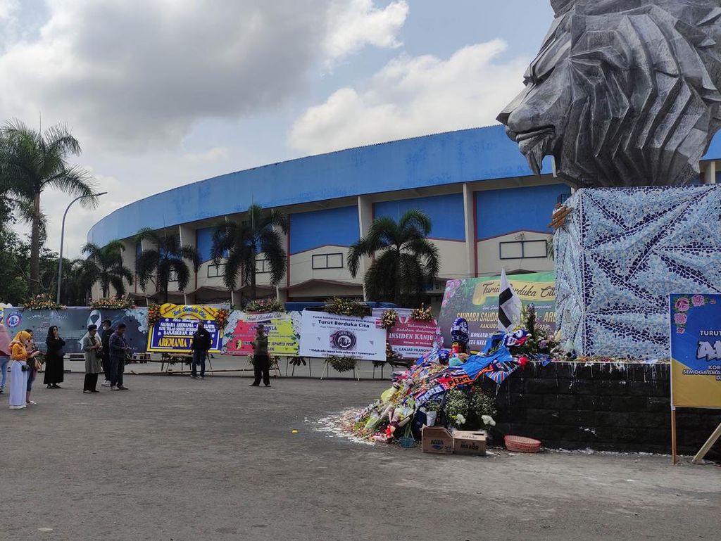 Jatim Sepekan: Tragedi Kanjuruhan Menguras Air Mata-Pria Jember Ngaku Dirampok Jatim Sepekan: Tragedi Kanjuruhan Menguras Air Mata-Pria Jember Ngaku Dirampok
