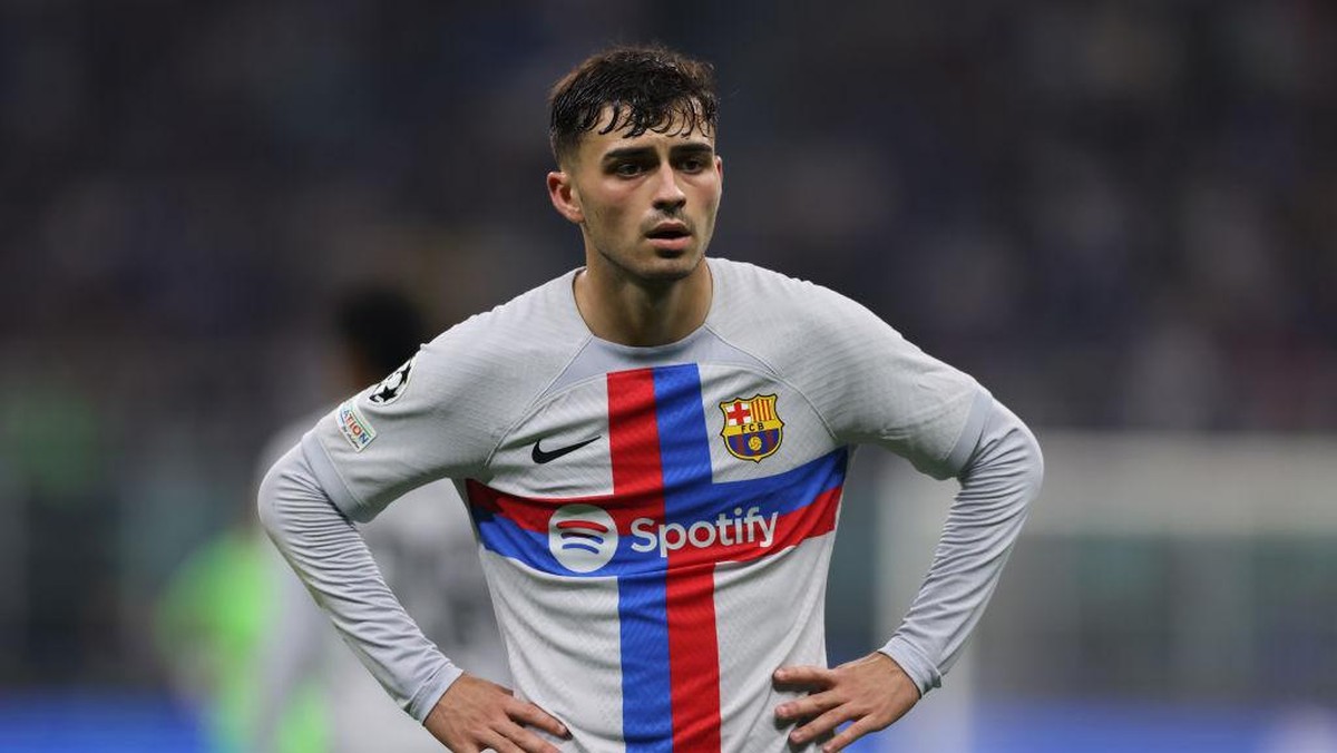 Pedri tak kuasa membantu Barcelona lolos dari kekalahan. Foto: Getty Images/Jonathan Moscrop