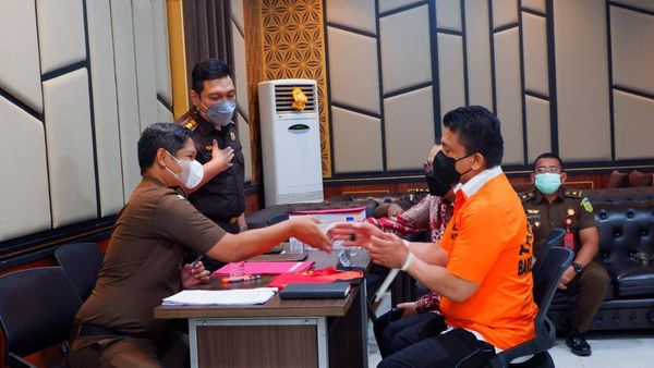 Ekspresi Ferdy Sambo hingga Putri Candrawathi saat Dilimpahkan ke Jaksa