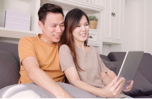 Pernikahan bahagia/ foto: Freepik/ Tirachardz pasangan