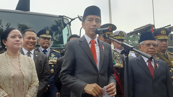 Presiden Jokowi (bicara menggunakan mic)/(Kanavino-detikcom)