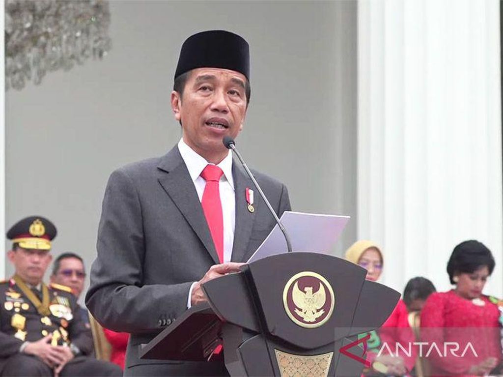 Viral Jokowi Tak Salami Kapolri di HUT TNI, Ini Penjelasan Kasetpres