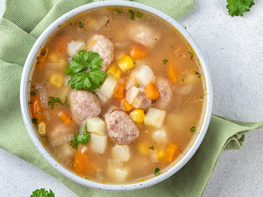 Resep Sop Bola Ayam dan Sayuran Berkuah Gurih, Cocok untuk Anak Resep Sop Bola Ayam dan Sayuran Berkuah Gurih, Cocok untuk Anak