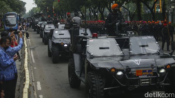 Semarak Parade Alutsista TNI dari Istana Negara hingga Bundaran HI