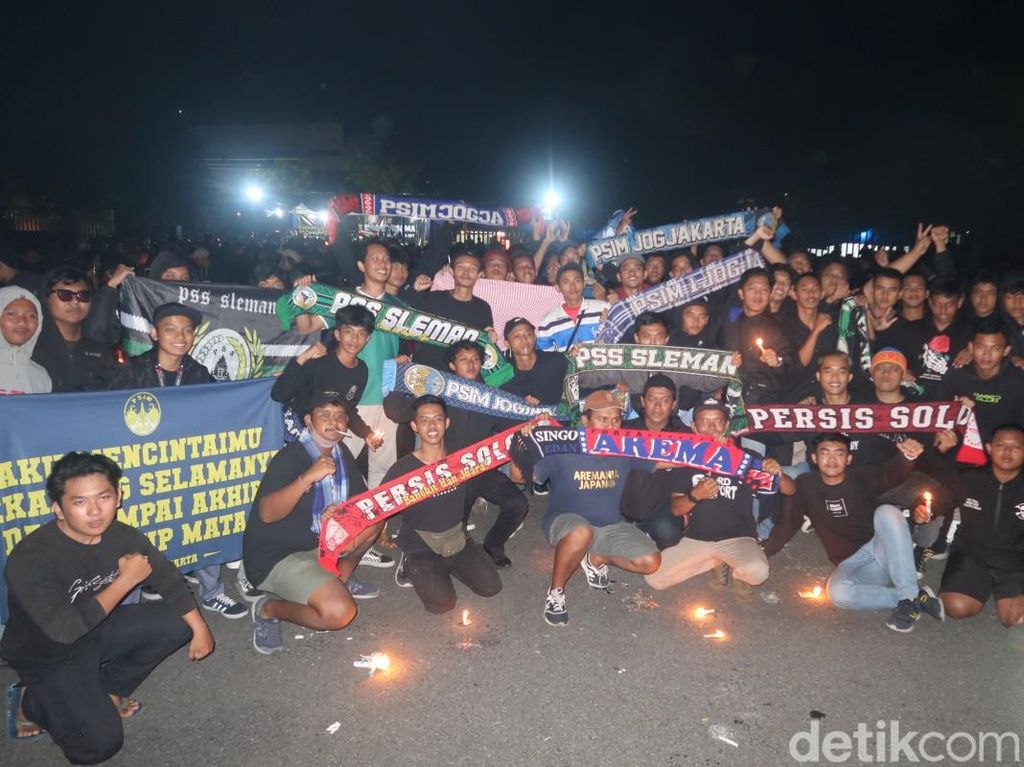 Menpora Soroti Fanatisme Suporter hingga Kelayakan Stadion Kanjuruhan Menpora Soroti Fanatisme Suporter hingga Kelayakan Stadion Kanjuruhan