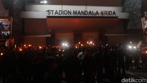 Suasana Haru Ribuan Suporter Jateng-DIY Doakan Korban Tragedi Kanjuruhan