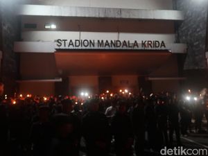Suasana Haru Ribuan Suporter Jateng-DIY Doakan Korban Tragedi Kanjuruhan